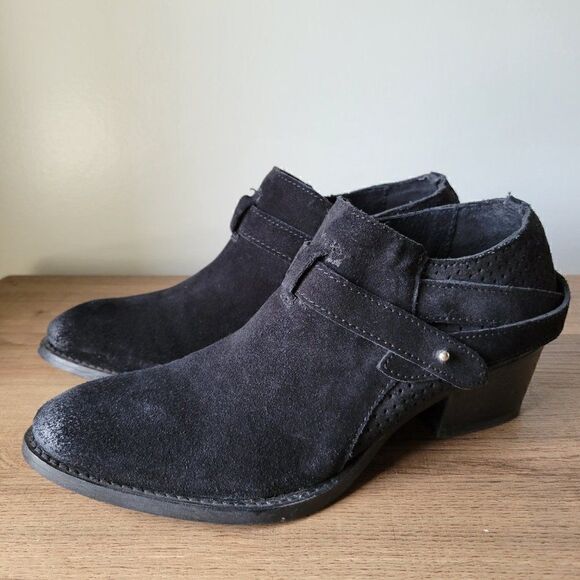 EUC CHARLES BY CHARLES DAVID BLACK BUCKLED GENUINE LEATHER BOOTIES SIZE 9.5 WMNS - Picture 4 of 16